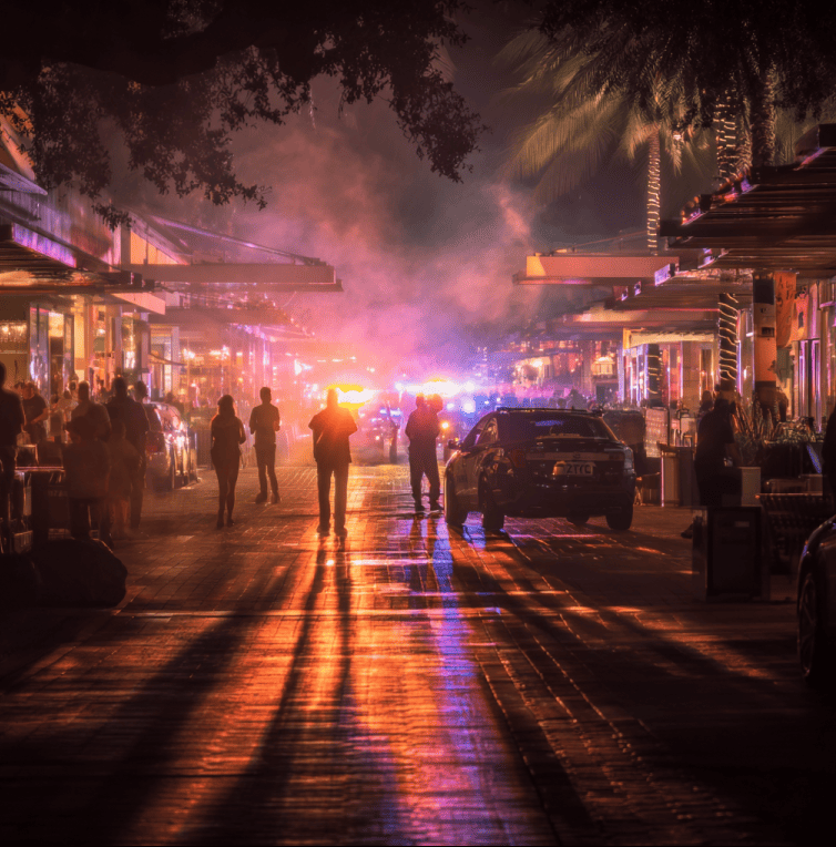 Police responding at night outside Miami’s Bayside Marketplace, the scene that sparked 2024’s viral “alien” misunderstanding.