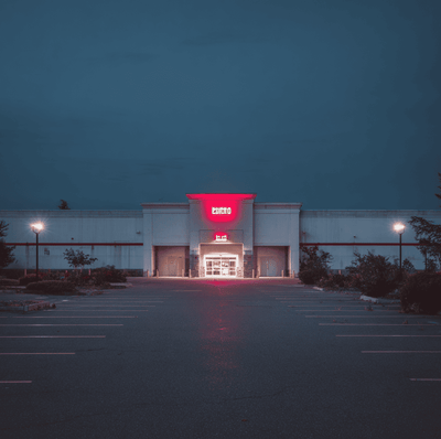 Empty electronics store facade representing Circuit City’s decline after firing its expert sales staff.