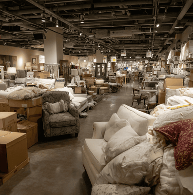 Pier 1 Imports store interior crowded with home décor items, representing the inventory problems that fueled the company’s collapse